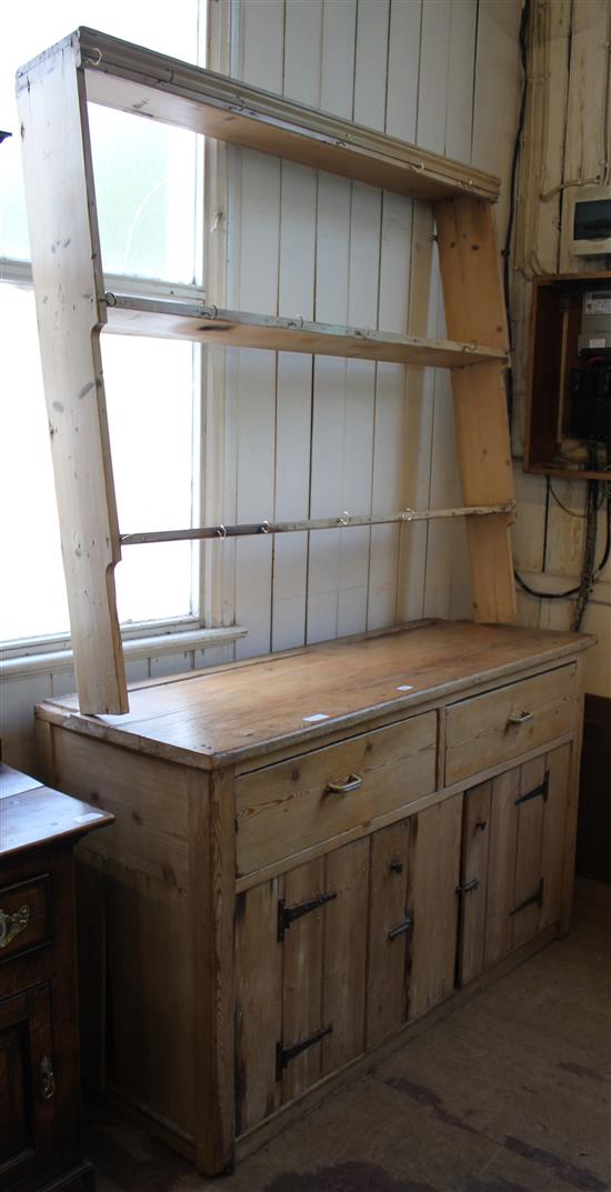 Pine dresser